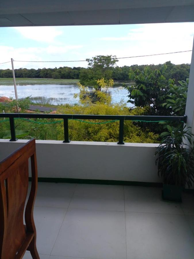 lake Edge Dambulla Bagian luar foto