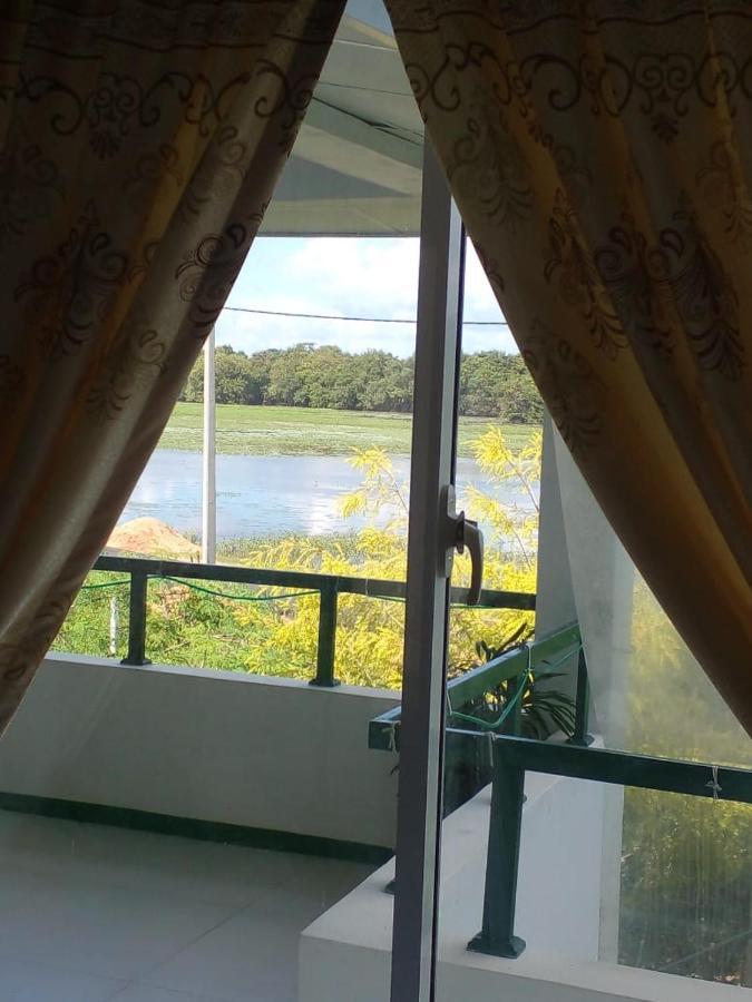 lake Edge Dambulla Bagian luar foto