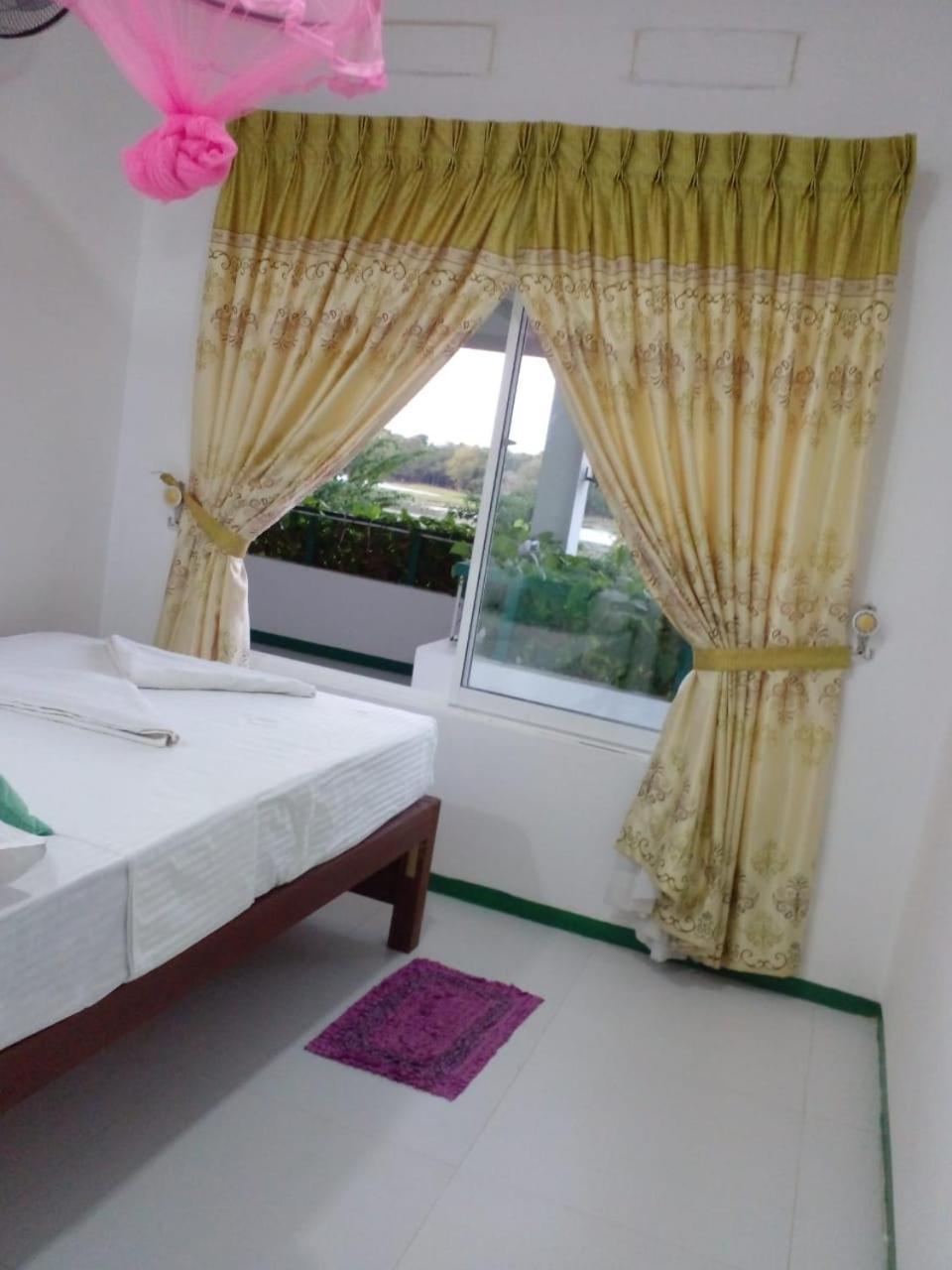 lake Edge Dambulla Bagian luar foto